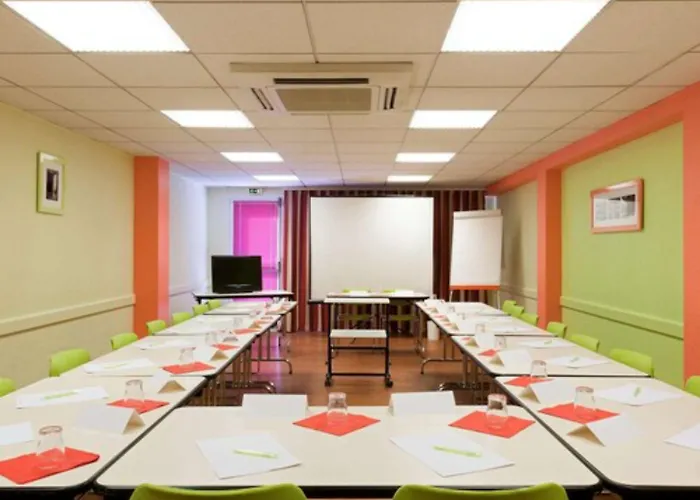 Ibis Styles Centre 3* בורג-אן-ברס